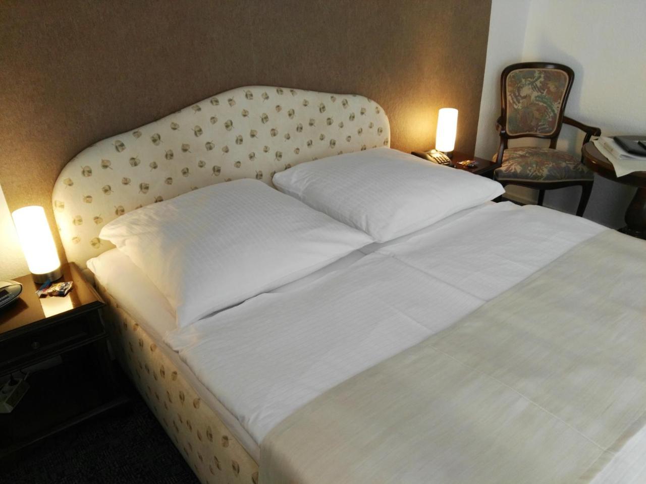 Hotel Carolinenhof バート・ピルモント エクステリア 写真
