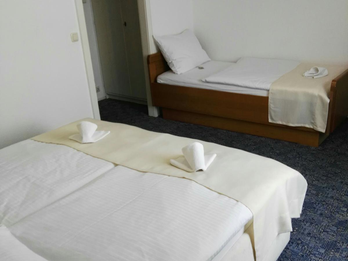 Hotel Carolinenhof バート・ピルモント エクステリア 写真